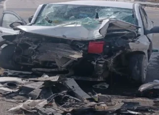 झांसी में खजुराहो हाईवे पर डम्पर में घुसी कार, दो लोगों की मौत, तीन की गंभीर