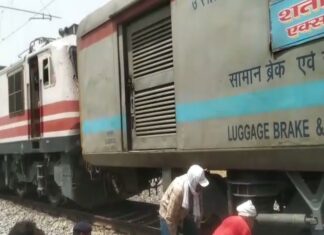 शताब्दी एक्सप्रेस से कटा ऊंट, यात्री रहे परेशान