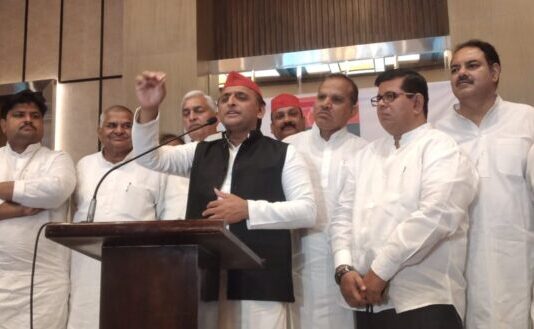 अखिलेश के सवाल – रेप काण्ड में अफ़सर टर्मिनेट कब होंगे? थाने पर बुलडोजर कब चलेगा?