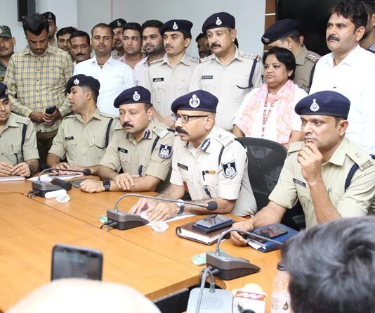 ग्वालियर में प्रोफेसर के घर डकैती के माल का बंटवारा झांसी में तौल कर हुआ