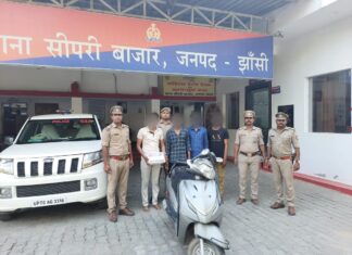 दिनदहाड़े छात्रा से लूटमार करने वाले बदमाश दबोचे