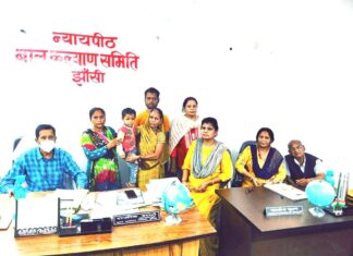 माँ की आंखों से धारा प्रवाह आंसू बह निकले