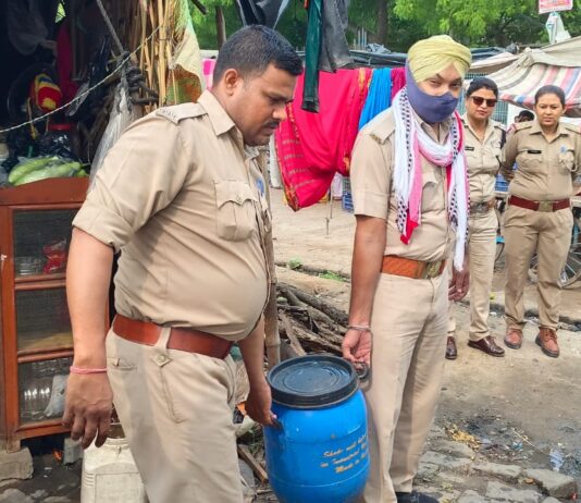 आबकारी व पुलिस की संयुक्त कार्यवाही में अवैध शराब बरामद, 6 महिलाएं पकड़ी