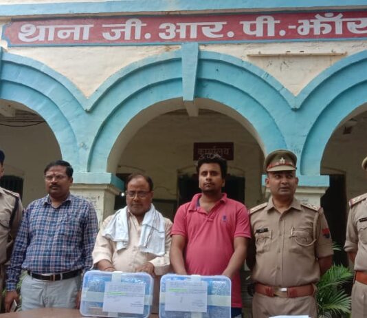 झांसी स्टेशन पर 16.903 किलोग्राम चांदी सहित दो पकड़े