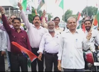 झांसी में पत्रकारों की तिरंगा यात्रा में उमड़ा राष्ट्र भक्ति का जुनून