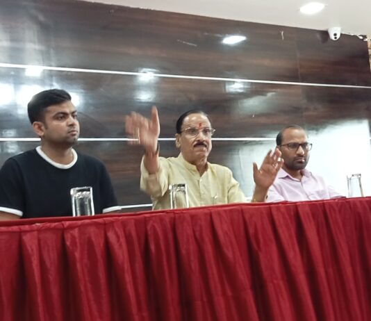 झांसी में हिन्दी को राष्ट्र भाषा का दर्जा प्रदान करने का प्रस्ताव पारित होगा : डॉ. शुक्ला