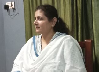 मां दहशत में : धोखाधड़ी के आरोपियों से बेटे की जान को ख़तरा