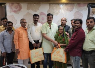 पुत्र की आंखों की रोशनी जाने के बाद बूढ़ी मां के कंधों पर परिवार की जिम्मेदारी