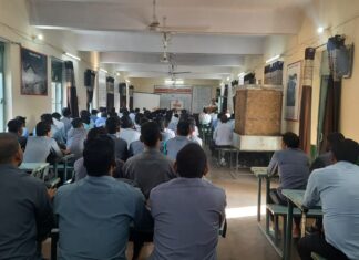 कोहरे में सतर्कता से ट्रेन का संचालन