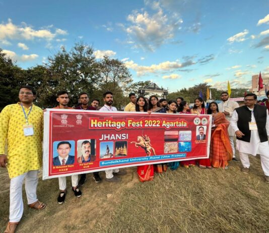 वीरांगना लक्ष्मीबाई की प्रतिमा के स्मृति चिन्ह से त्रिपुरा के मुख्यमंत्री अभिभूत