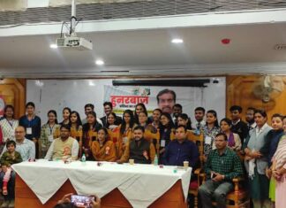 न्यूज रीडिंग, काव्य पाठ व एंकरिंग में छात्रों ने दिखाया हुनर