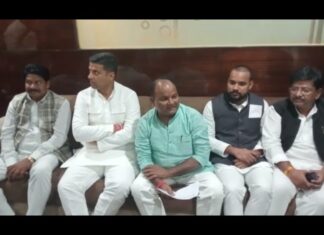 झांसी में सपा विधायक दल का आरोप उप्र सरकार मुकदमों के बल पर जनता व जनप्रतिनिधियों की आवाज को दबा रही