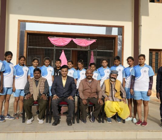 बीयू महिला वर्ग की कबड्डी टीम अंतर विश्वविद्यालय प्रतियोगिता हेतु सोनीपत रवाना