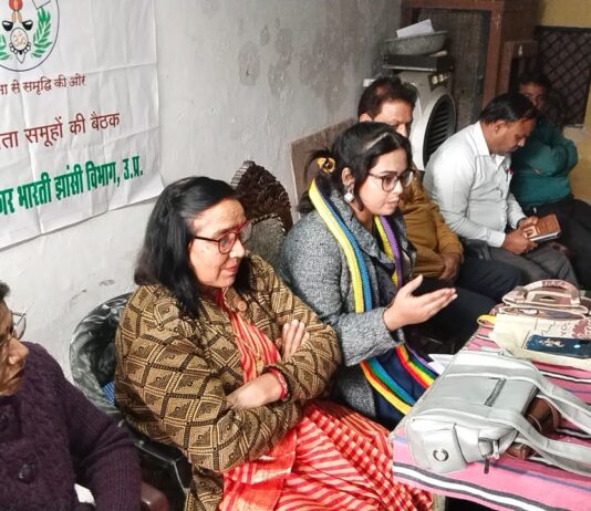 समूह के माध्यम से आर्थिक उन्नति करें महिलाएं : कोमल गुप्ता