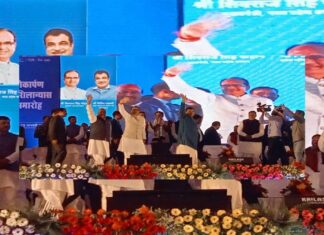 गडकरी ने किया ओरछा में 68 सौ करोड़ की सड़कों का शिलान्यास व लोकार्पण