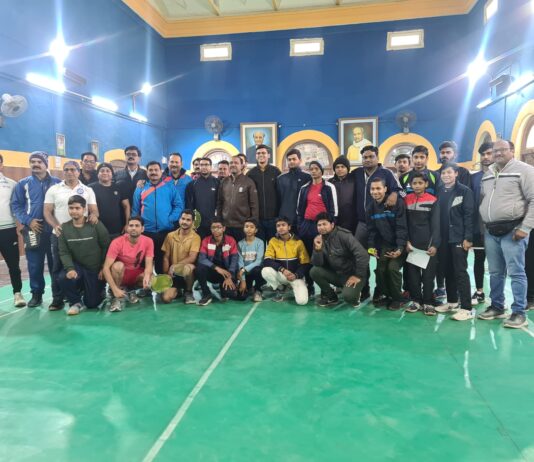 बैडमिंटन टूर्नामेंट : राजेश व आर सुजॉय जीत दर्ज कर अगले दौर में