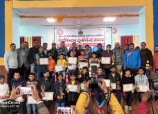 बैडमिंटन टूर्नामेंट का पुरस्कार वितरण समारोह