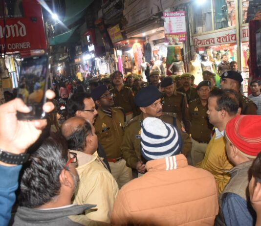 एडीजी ने पैदल गश्त कर दुकानदारों, व्यापारियों, आम जनों को कराया सुरक्षा का एहसास