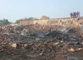 झांसी में पटाखा फैक्ट्री में धमाका, गोदाम में रखी आतिशबाजी जल कर राख
