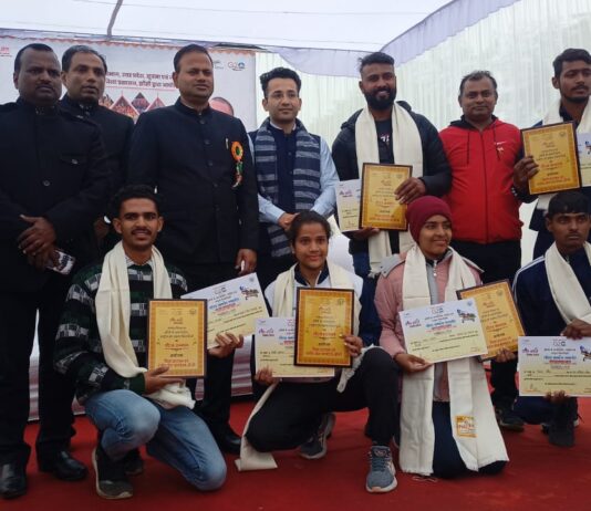 झांसी के 44 उदयीमान खिलाड़ी सम्मानित