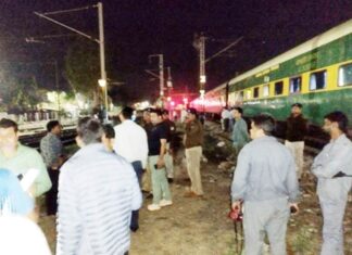 गरीब रथ ट्रेन में बम की अफवाह से हड़कंप