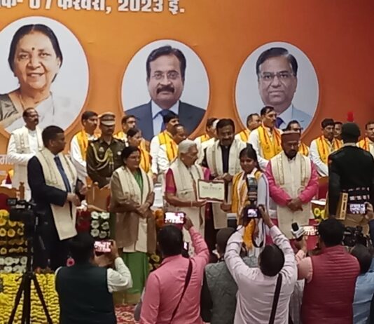 बायो टेक्नोलॉजी विभाग की छात्रा को मिला कुलाधिपति रजत पदक