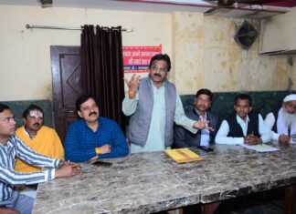 मंदिर, मजार व सैकड़ों मकानों के तोड़ने का विरोध कर सामूहिक लड़ाई लड़ने का ऐलान