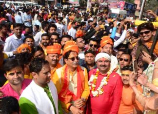 झांसी में प्राचीन मड़िया मंदिर शिव बारात में उमड़ा भक्तों का सैलाव