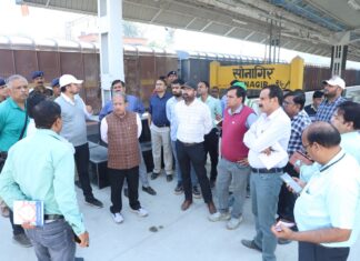 सोनागिर मेला में श्रद्धालुओं को सुविधाओं हेतु डीआरएम ने निरीक्षण कर दिए दिशा निर्देश
