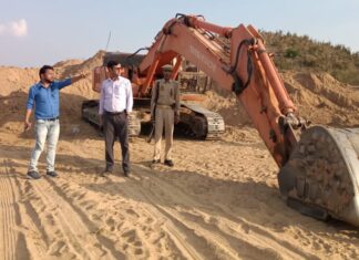 अवैध खनन: पोर्कलैंड मशीन व तीन वाहन पकड़े