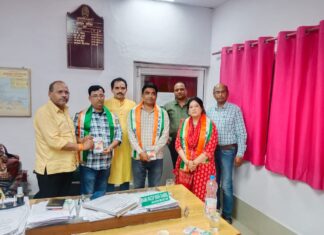 झांसी लेखा विभाग के कई कर्मचारियों द्वारा एनसीआरईएस की सदस्यता ग्रहण