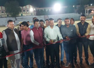 झांसी में नाइट क्रिकेट टूर्नामेंट का शुभारंभ
