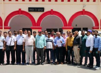 जीआरपी कर्मियों द्वारा अभद्रता व मारपीट का चैकिंग स्टाफ द्वारा विरोध