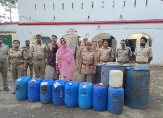 दो महिलाएं 400 लीटर कच्ची शराब के साथ गिरफ्तार