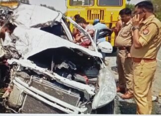 झांसी-कानपुर हाईवे पर कार दुर्घटना में 4 की मौत, तीन घायल