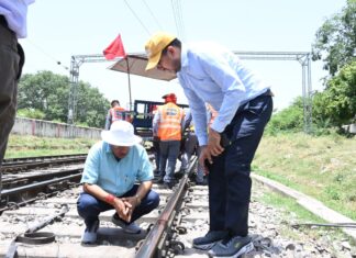 डीआरएम द्वारा चित्रकूटधाम कर्वी, भरतकूप, खुरहंड व बांदा रेलवे स्टेशन का निरीक्षण