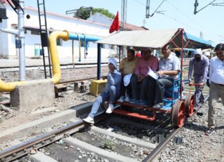 डीआरएम द्वारा झाँसी रेलवे स्टेशन का सघन निरीक्षण