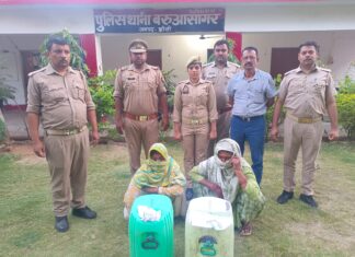 झांसी में दो स्थानों पर दबिश में सौ लिटर कच्ची शराब बरामद