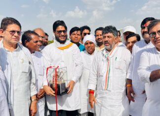 पूर्व केंद्रीय मंत्री ने किया कर्नाटक के उप मुख्यमंत्री का अभिनंदन