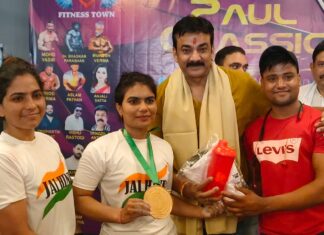 पावर लिफ्टिंग चैंपियनशिप में पुरुष व महिला प्रतिस्पर्धियों ने दिखाया दमखम