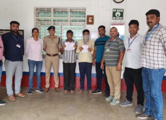 Jhansi आरपीएफ क्राइम विंग ने 2 विन्डो रेल टिकिट दलालों को दबोचा