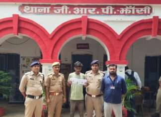 ट्रेन यात्रियों से उड़ाए मोबाइल फोन सहित गिरफ्तार