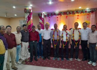 उमरे प्रोन्नत अधिकारी संघ/झाँसी ने तीन अधिकारियों को सेवानिवृत्ति पर विदाई दी