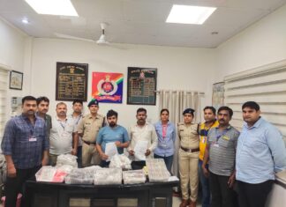 Jhansi जीटी एक्सप्रेस में 14.53 लाख रुपए की चांदी के आभूषण पकड़े