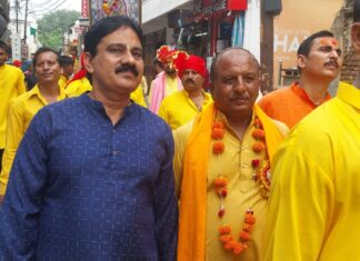 Jhansi भगवान भूतेश्वर भोलेनाथ की धूमधाम से निकली शोभायात्रा