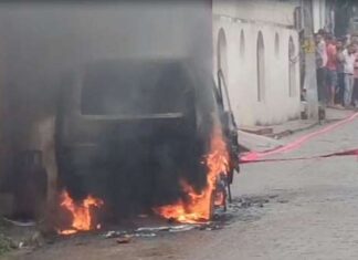 गैस रिफिलिंग के दौरान एम्बुलेंस में भड़की आग, फटा सिलिण्डर