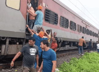 तेलंगाना एक्सप्रेस में लगी आग, मची अफरा-तफरी