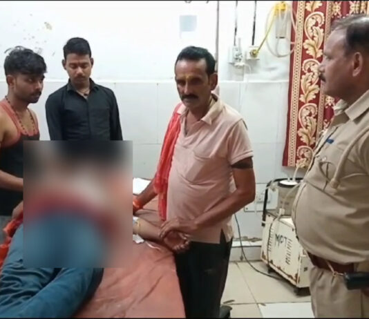 Jhansi कालाबाजारी को जा रहे सरकारी राशन को रोकने पर गोली मारी