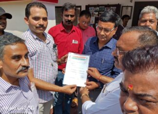 #Jhansi एनपीएस रद्द कर पुरानी पेंशन स्कीम लागू कराने #NCRES ने रैली निकाल प्रदर्शन किया