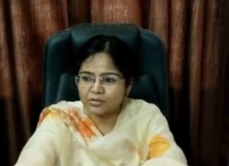 #Jhansi जिला अस्पताल की दूसरी मंजिल से युवती ने छलांग लगाई